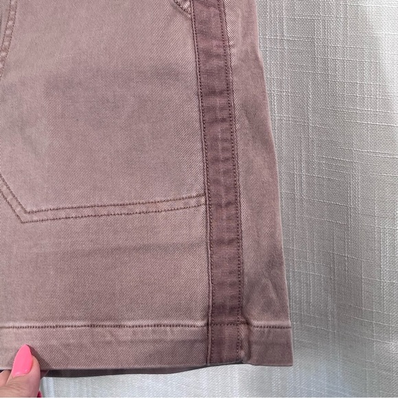 Spanx NWT Stretch Twill Shorts 6” Mauve Size XS - Picture 6 of 16